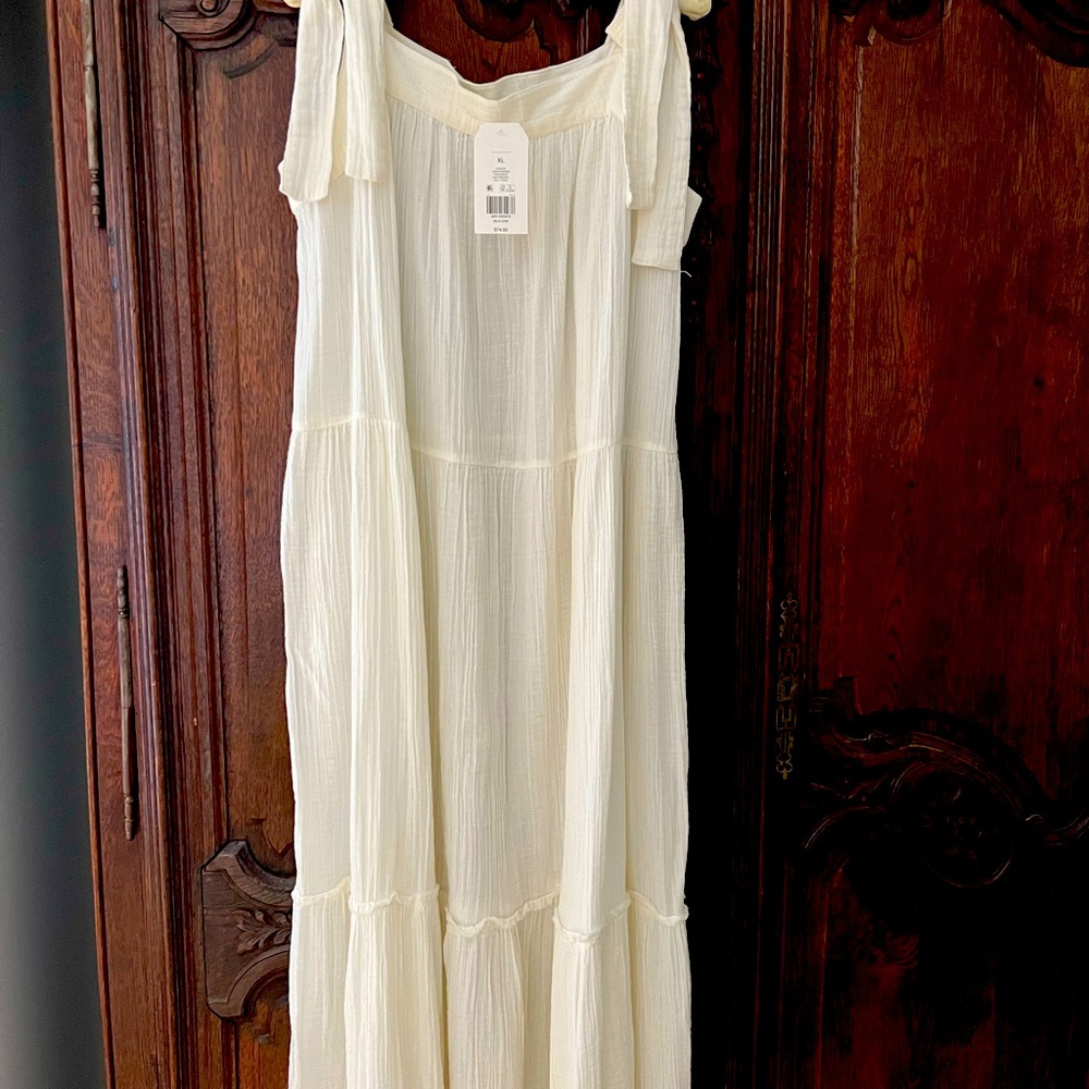 Creme lovely gauze material dress long in length and flowy🤍